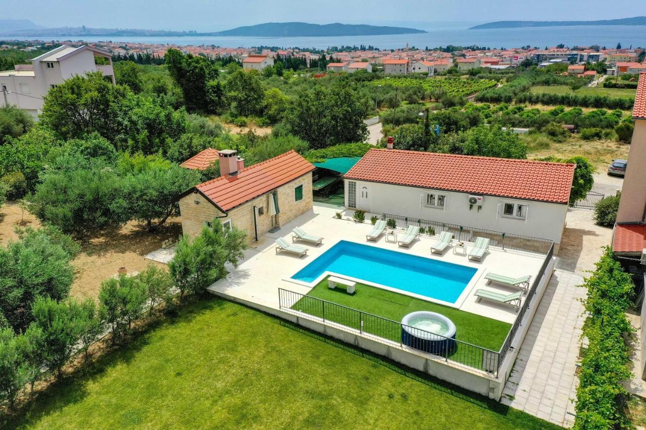 Home Away From Home With Outdoor Pool, Botanical Garden And A Beautiful Sea View Kaštela Exterior foto