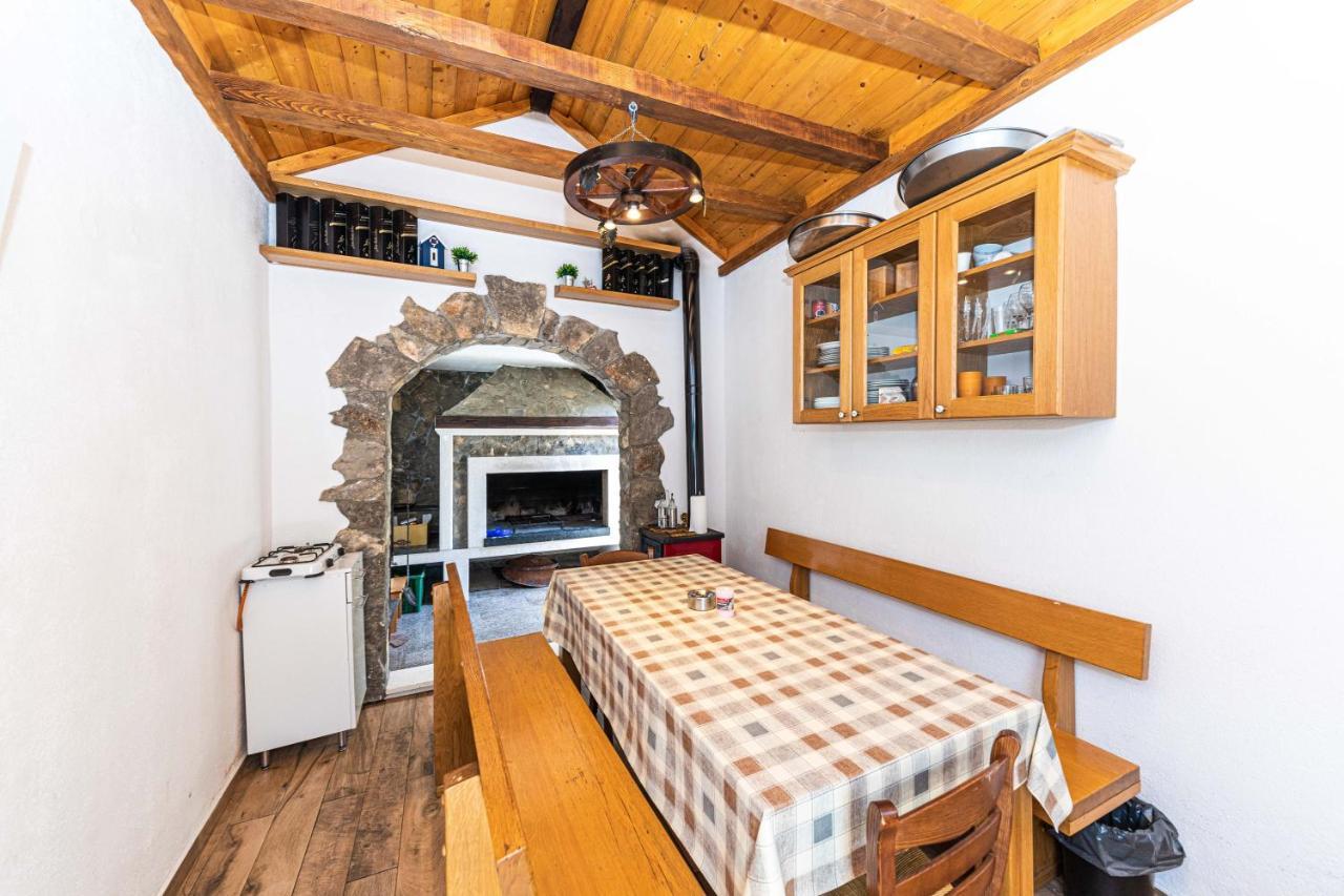 Home Away From Home With Outdoor Pool, Botanical Garden And A Beautiful Sea View Kaštela Exterior foto