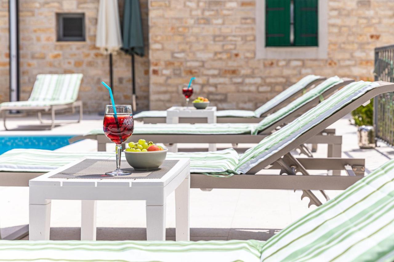 Home Away From Home With Outdoor Pool, Botanical Garden And A Beautiful Sea View Kaštela Exterior foto