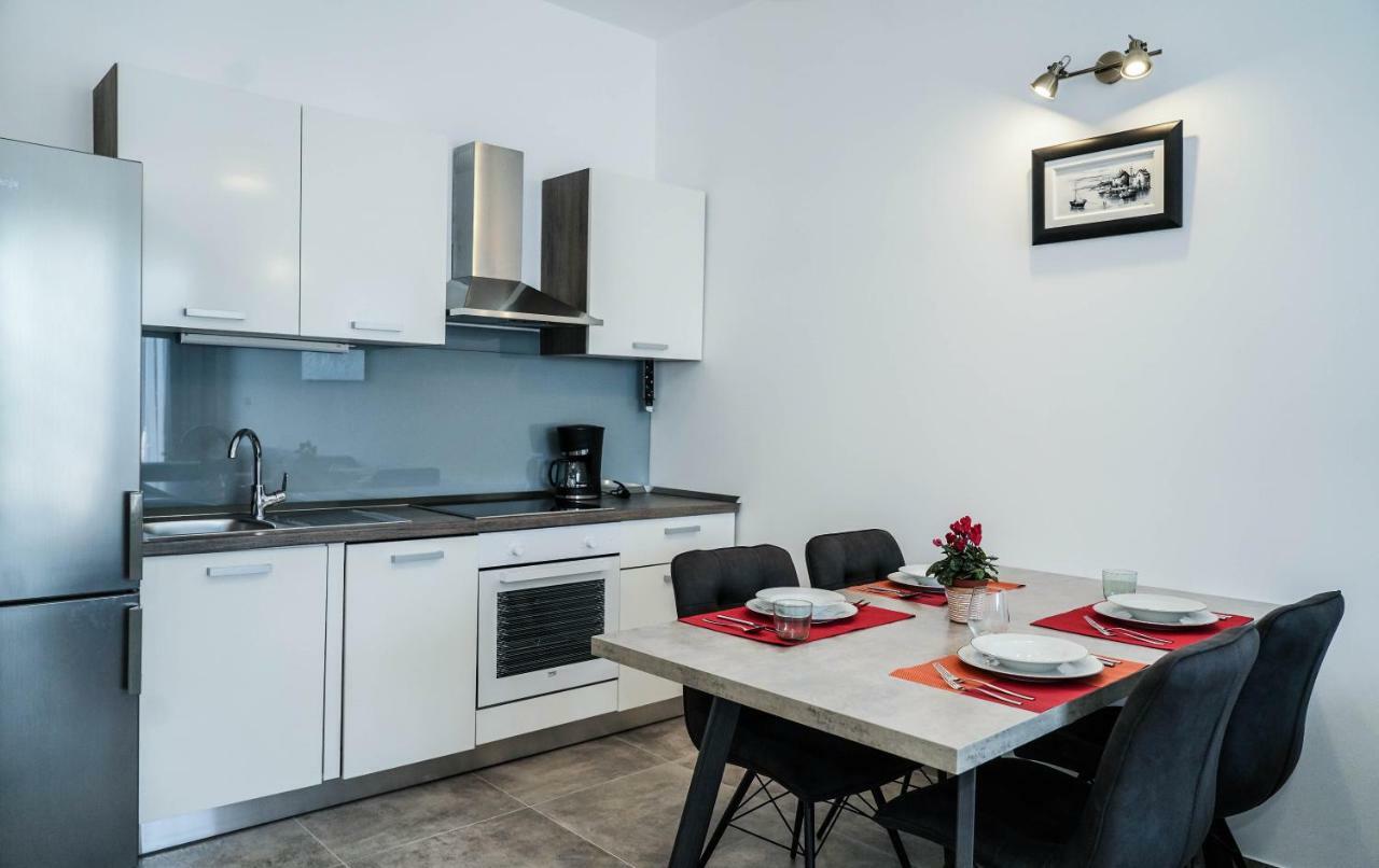 Home Away From Home With Outdoor Pool, Botanical Garden And A Beautiful Sea View Kaštela Exterior foto