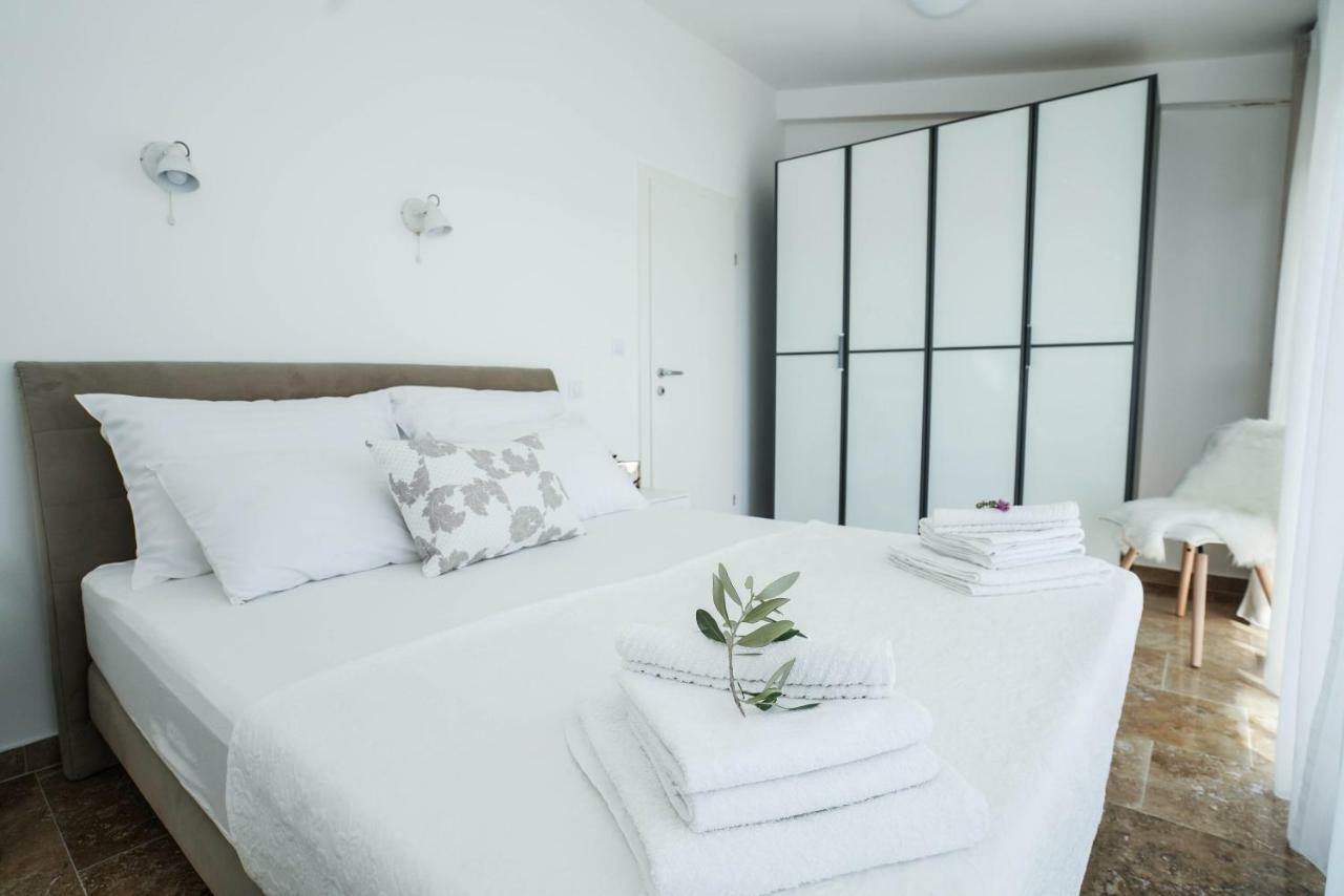 Home Away From Home With Outdoor Pool, Botanical Garden And A Beautiful Sea View Kaštela Exterior foto