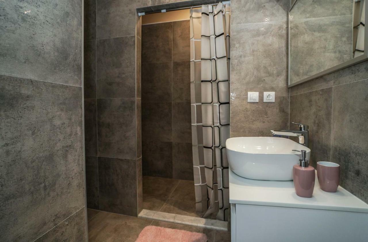 Home Away From Home With Outdoor Pool, Botanical Garden And A Beautiful Sea View Kaštela Exterior foto