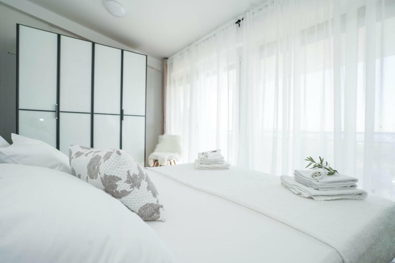 Home Away From Home With Outdoor Pool, Botanical Garden And A Beautiful Sea View Kaštela Exterior foto